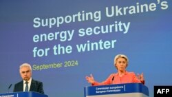 우르줄라 폰데어라이엔 EU 집행위원장(오른쪽)과 파티 비롤 국제에너지기구(IEA) 사무총장이 19일 벨기에 브뤼셀에서 우크라이나 에너지 자금 지원에 관한 기자회견을 하고 있다.