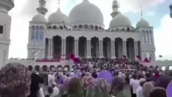 宁夏同心政府出动武警强制拆除清真寺，当地穆斯林涌入清真寺进行抗议