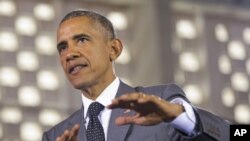 2015年4月9日美国总统奥巴马在牙买加就中国在南中国海有争议岛礁的填海造地活动发表讲话。