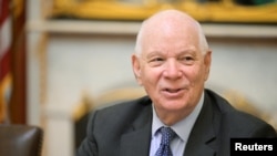 资料照片：卡丁参议员就任参议院外交委员会主席后在一次委员会会议上讲话。(2023年9月28日)