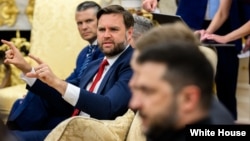 资料照：2025年8月18日，美国副总统万斯在白宫参加有关俄乌问题的会谈。