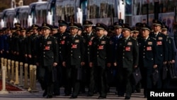 2025年3月4日全国人民代表大会开幕前一天，军事代表抵达北京。