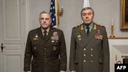 美国参联会主席米利将军与俄罗斯军队总参谋长格拉西莫夫将军在芬兰赫尔辛基会晤。(2021年9月22日)