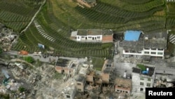 2013年4月20日从上空拍摄的四川雅安强烈地震之后，房屋倒塌的情景。