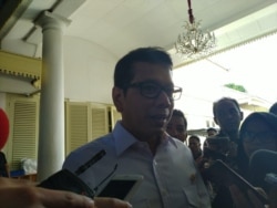 Menteri Pariwisata Wishnutama menanggapi dampak virus Corona terhadap Industri Pariwisata usai Ratas di Kantor Presiden, Jakarta, Selasa (28/1) (Foto: VOA/Ghita)