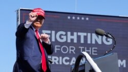 Presiden AS Donald Trump berkampanye di negara bagian Arizona, Rabu (28/10).