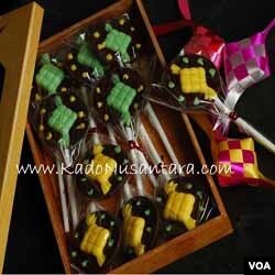 Berbagai bingkisan Lebaran dapat dipesan online untuk dikirim ke Indonesia.