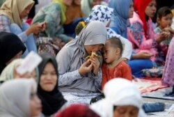 Ilustrasi. Momen salat 'Id bersama keluarga besar adalah salah satu yang dinantikan para pemudik setiap mudik lebaran ke kampung halaman. (Foto: REUTERS/Beawiharta)