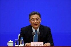 Menteri Perdagangan China Wang Wentao dalam konferensi pers di Kantor Informasi Dewan Negara di Beijing, China, 24 Februari 2021. (REUTERS/Carlos Garcia Rawlins)