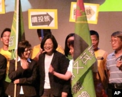 蔡英文与支持者进行造势活动