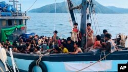 Perahu yang membawa migran Rohingya saat mendarat di Pulau Langkawi, Malaysia April lalu (foto: ilustrasi). 