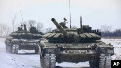 俄罗斯坦克参加演习。（俄罗斯国防部2022年2月14日）