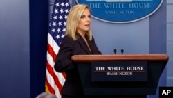 Menteri Keamanan Dalam Negeri Kirstjen Nielsen dalam acara jumpa pers harian di Gedung Putih, 4 April 2018, di Washington. 
