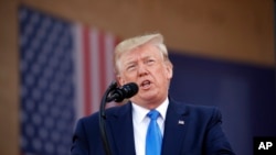 美国总统特朗普2019年6月6日在法国诺曼底发表讲话。