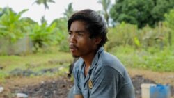Teak Nang, 25, a patient who was suspected to have carried P. Knowlesi malaria in Samlout district, Battambang province on June 18, 2020. (Hean Socheata/VOA Khmer)