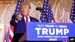 Tramp na predizbornom mitingu, arhiva