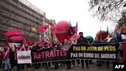 A rally in Paris on January 19, 2023, as workers go on strike over the French president's plan to raise the legal retirement age from 62 to 64. (Thomas SAMSON / AFP)