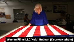 Radica Marković u fabrici Ider Fleg (Foto: Womyn Films LLC/Heidi Gutman)