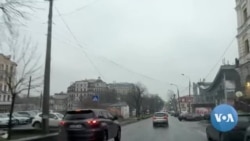 VOA英语视频：战火下顽强生存——基辅居民利用紧急供电经营自己的小生意