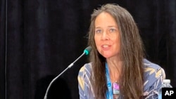 រូប​ឯកសារ៖ អ្នកស្រី Jen Easterly ប្រធាន​ទីភ្នាក់ងារ​សន្តិសុខ​អ៊ីនធឺណិត​និង​សន្តិសុខ​ហេដ្ឋារចនាសម្ព័ន្ធ​របស់​សហរដ្ឋ​អាមេរិក (CISA) ថ្លែង​នៅ​រដ្ឋ Iowa សហរដ្ឋ​អាមេរិក កាល​ពី​ថ្ងៃ​ទី​១៤ ខែ​សីហា ឆ្នាំ​២០២១។