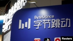 FOTO FILE: Logo perusahaan induk TikTok, ByteDance, di Pusat Pameran Zona Demonstrasi Inovasi Nasional Zhongguancun di Beijing, China, 10 Februari 2022. (REUTERS/Florence Lo/File Foto)