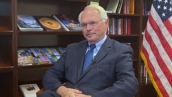 Kristofer Hil: Glasu Amerike na srpskom srećno i u narednih osamdeset godina