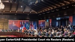 Para delegasi menghadiri sesi pertama KTT G20 di Bali, 15 November 2022. (Foto: Ryan Carter/UAE Presidential Court via REUTERS)