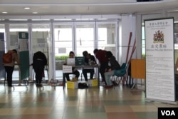 香港大学学生会举行换届选举及退联公投（美国之音海彦拍摄）