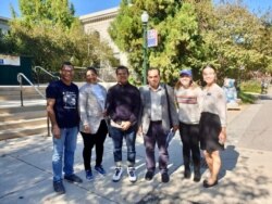 Paskalis Kaipman (kiri) bersama teman-teman di Amerika Serikat (dok: Paskalis Kaipman)