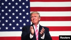 美国共和党总统候选人唐纳德·川普在美国维吉尼亚州的竞选大会上（2016年8月20日）