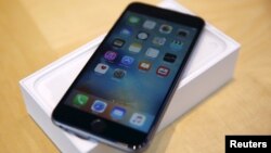 از عکس های روز | شرکت کنندگان در یک کارناوال قدیمی در روستایی در شمال اسپانیا؛ این کارناوال یک سنت باستانی است که نبرد بین نیروهای خیر و شر در آن نمایش داده می شود.