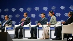 មេដឹកនាំនៃតំបន់ទន្លេមេគង្គពិភាក្សាពីទស្សនវិស័យរបស់ពួកគេនៅក្នុងវេទិកា​សេដ្ឋកិច្ច​ពិភពលោកស្តីពីអាស៊ាន នៅទីក្រុងហាណូយ ប្រទេសវៀតណាម ថ្ងៃទី១២ ខែកញ្ញា ឆ្នាំ២០១៨។