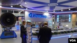 2013年8月莫斯科航展上乌克兰西奇发动机公司展台。（ 美国之音白桦拍摄） 
