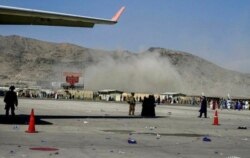 Ledakan di luar bandara Kabul, Afghanistan, 26 Agustus 2021.