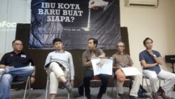 Perwakilan koalisi LSM lingkungan saat menggelar konferensi pers tentang kajian calon ibu kota negara, di Jakarta, Selasa, 17 Desember 2019. (Foto: VOA/Sasmito)