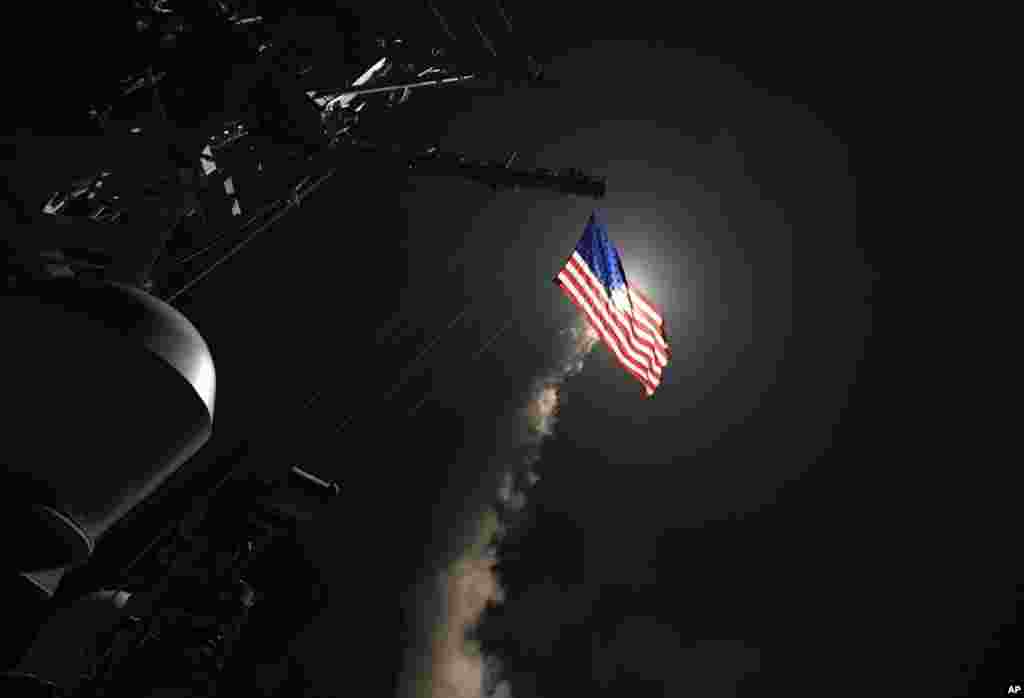 波特号导弹驱逐舰从地中海发射战斧巡航导弹 (3) (美国海军图片)