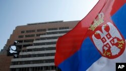 Sa jednog od ranijih protesta povodom obeležavanja godišnjice NATO bombardovanja, Foto: AP Photo/Darko Vojinovic