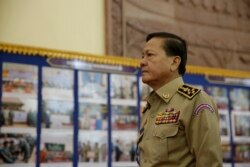 រូបឯកសារ៖ លោក នេត សាវឿន អគ្គស្នងការ​នគរបាល​ជាតិ នៅក្នុង​អំឡុងពេល​សមាជ​នគរបាល​នៅ​ក្រសួង​មហាផ្ទៃ រាជធានីភ្នំពេញ កាលពី​ថ្ងៃទី៦ ខែកុម្ភៈ ឆ្នាំ២០១៨។ (អូន ឆេងប៉រ/វីអូអេ)