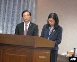 教育部长和陆委会主委接受质询