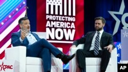 Senatori Ted Kruz i Džej Di Vens govore na Konferenciji konzervativne političke akcije CPAC u Merilendu, 2. marta 2023. (Foto: AP/Jose Luis Magana)