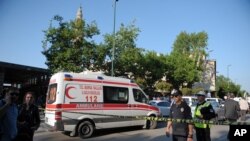 2016年4月27日警方在土耳其布尔萨自杀式炸弹爆炸现场警戒。