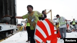 Sebanyak 189 penumpang dan awak pesawat meninggal dunia.