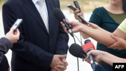 Chính trị dối trá