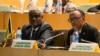 Paul Kagame, mokonzi ya Rwanda mpe mokambi ya Union africaine (na loboko ya mobali) mpe Moussa Faki, mokambi ya Commission ya Union africaine, na bokutani ya Addis Abeba, Ethiopie, 17 janvier 2018. (Twitter/Rwanda presidence)