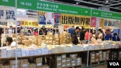 一年一度的香港书展7月20起在湾仔会展中心连续展出七天。据贸发局统计,共有640个书商参展,创下历年新高,而主办方也期待参观人次可以再次突破百万。