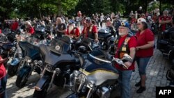 Bajkeri tradicionalno voze ulicama Vašingtona uoči Dana sećanja, 24. maj 2024. (Drew ANGERER / AFP)