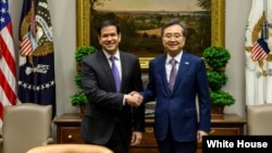 美国国务卿卢比奥和韩国外长赵显在白宫罗斯福厅(2025年9月10日)。