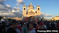 ARHIVA - Protesti pristalica SPC u Podgorici u junu 2020. (Foto: VOA)