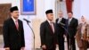 (Ki-ka) Mensos baru Gus Ipul dilantik bersama Kepala BNPT Irjen Eddy Hartono oleh Presiden Jokowi di Istana Negara, Jakarta, Rabu (11/9). (Biro Setpres)