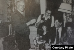 伯恩斯坦与萨哈罗夫夫妇在一起